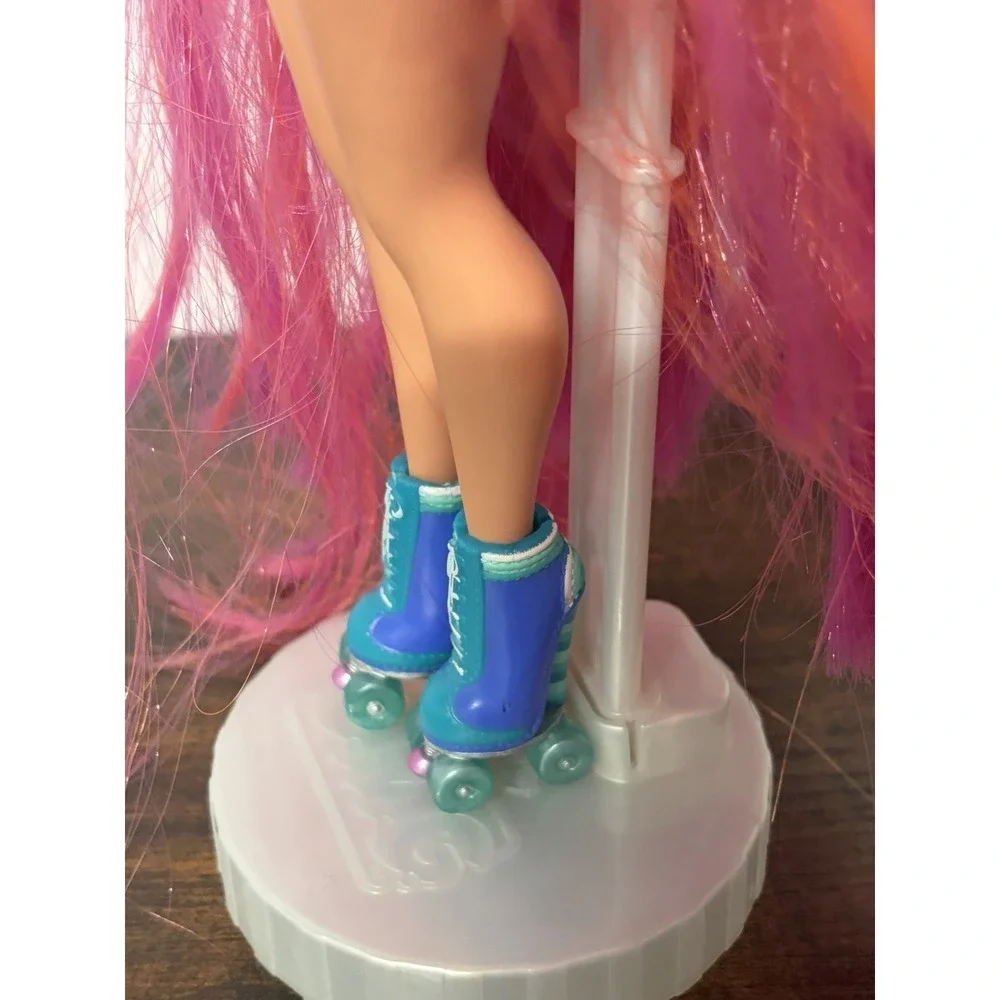 LOL Surprise OMG ROLLER CHICK Fashion Doll with Stand And Accessories